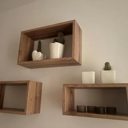 Maisonette With A View شقة *